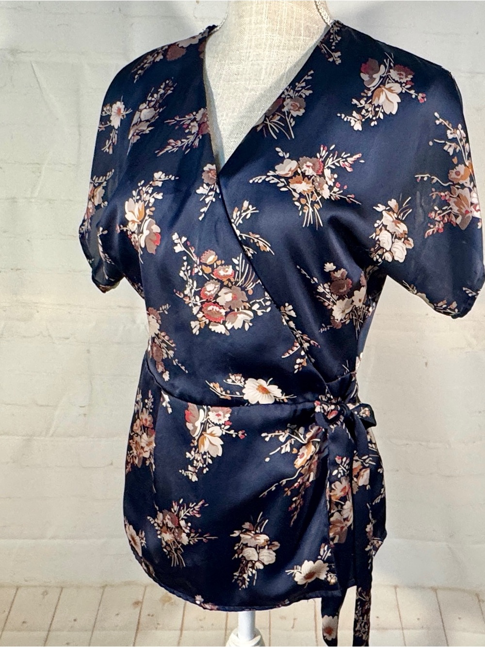 Lumiere Satin Wrap Blouse Crossover Bow Tie Navy Cream Tan floral 4 6 S